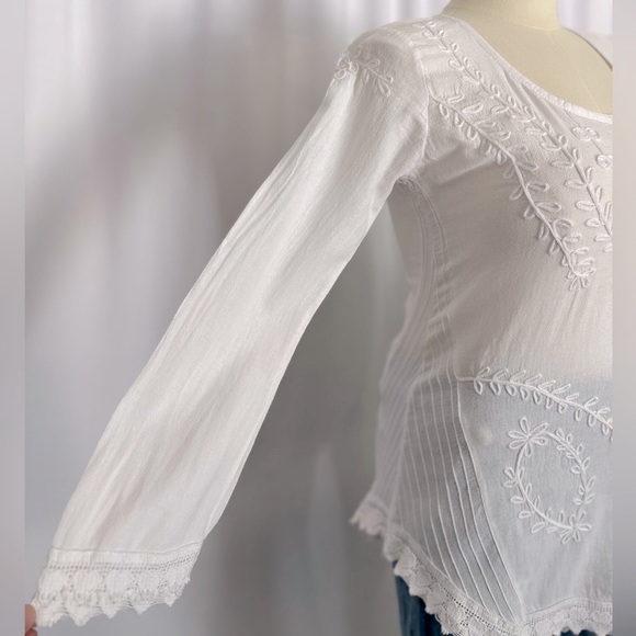 South American Side White Embellished Fitted Blouse with Long Sleeves (843) - Picture 6 of 12